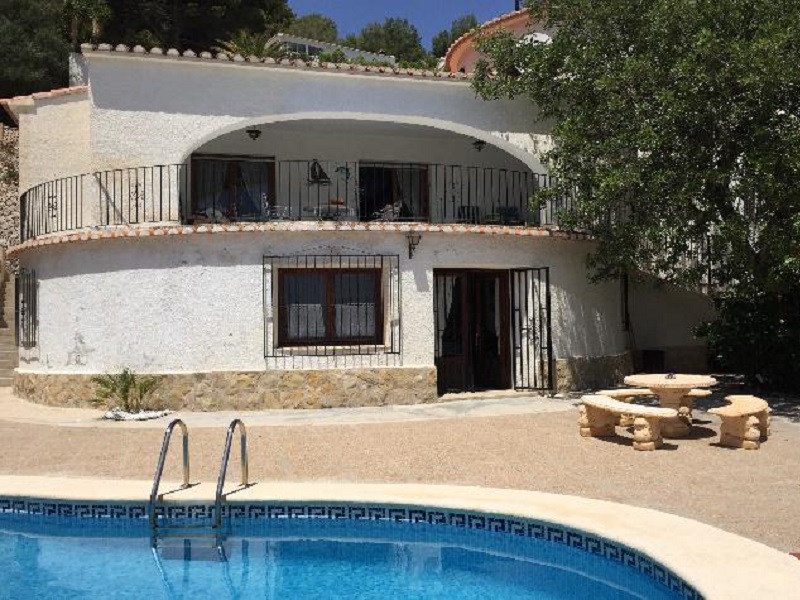 Ferienhaus in Calpe mieten. Villa mit Pool und Meerblick ab 78 € pro Nacht