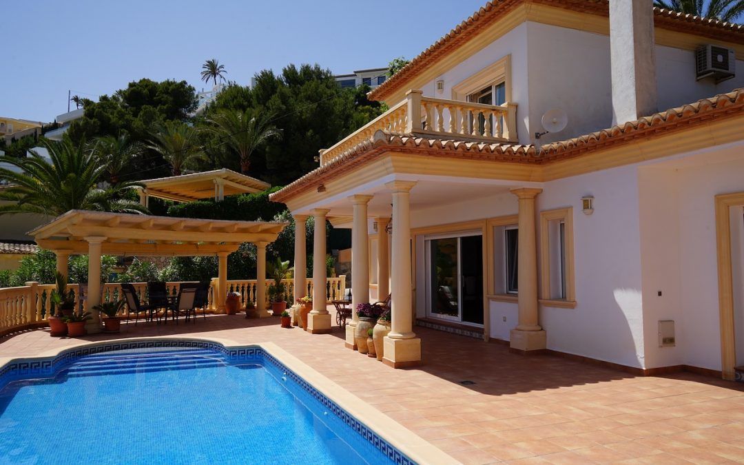 Klassische gepflegte Villa mit Panorama-Meerblick in Moraira kaufen 995.000 €