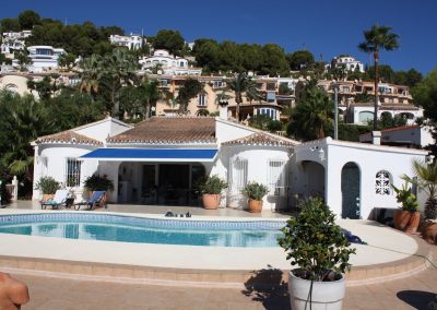 Südlagen Villa auf einer Ebene mit Panorama-Meerblick in Moraira kaufen 895.000 €